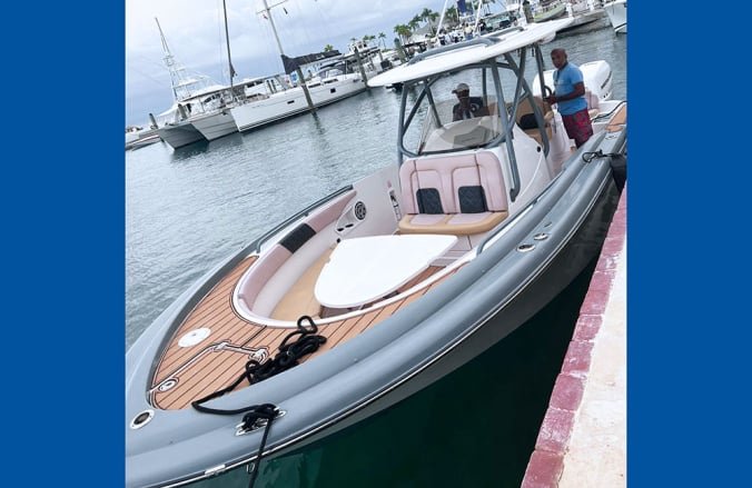 Renta un barco de pesca en Samana Republica Dominicana.